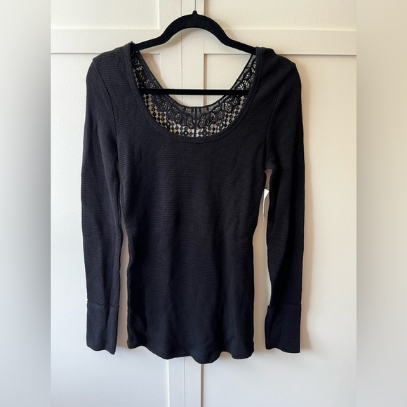 Saks Fifth Avenue Tops - Gray Saks Fifth Avenue Women's NWT Black‎ Thermal Top With Crochet-Size L